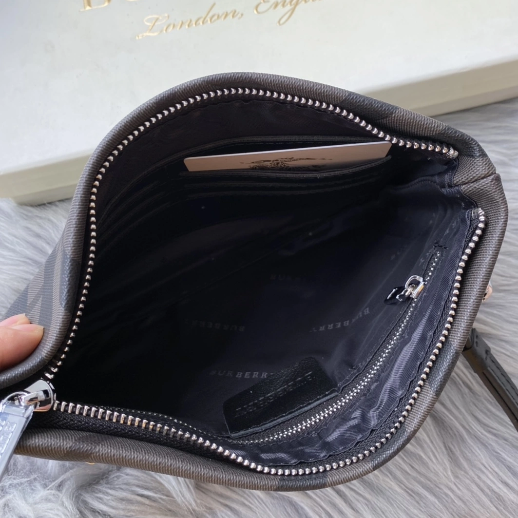 Burberry AAA Man Wallets AllSeason 860