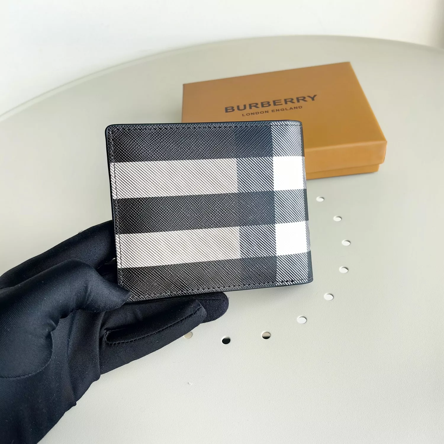Burberry AAA Man Wallets Bold 707