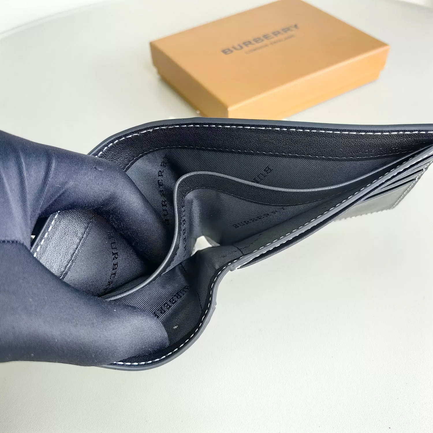 Burberry AAA Man Wallets Bold 707
