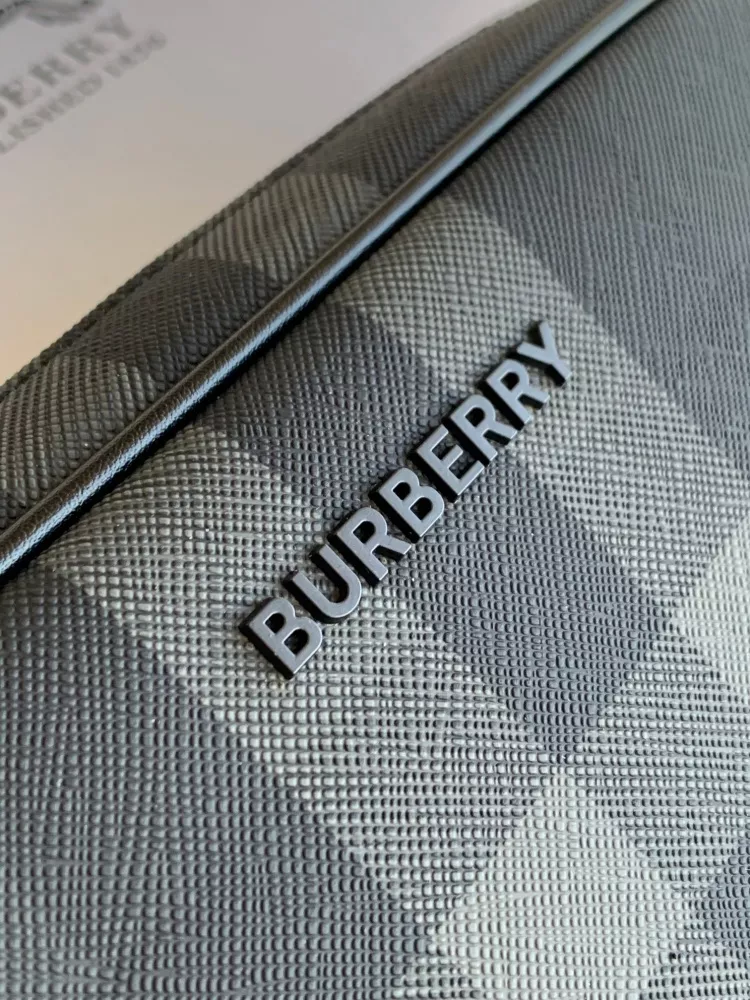 Burberry AAA Man Wallets Elegant 1192