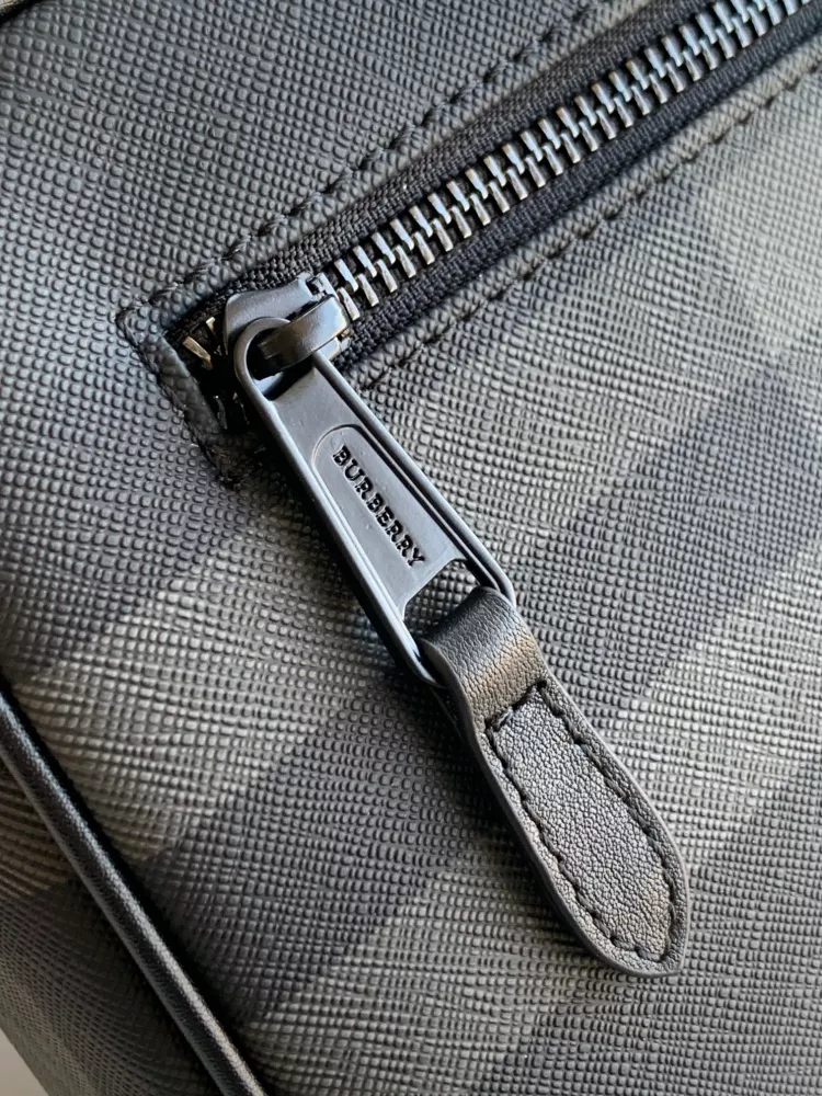 Burberry AAA Man Wallets Elegant 1192