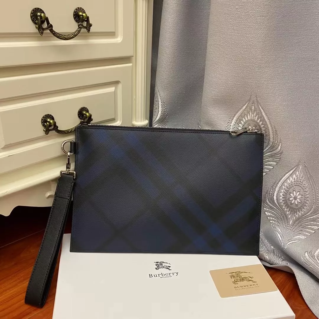 Burberry AAA Man Wallets Fashionable 1024