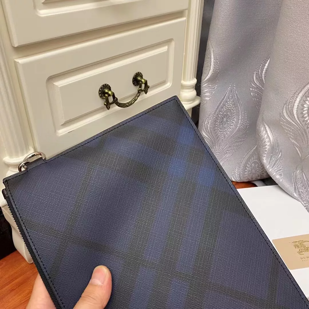 Burberry AAA Man Wallets Fashionable 1024