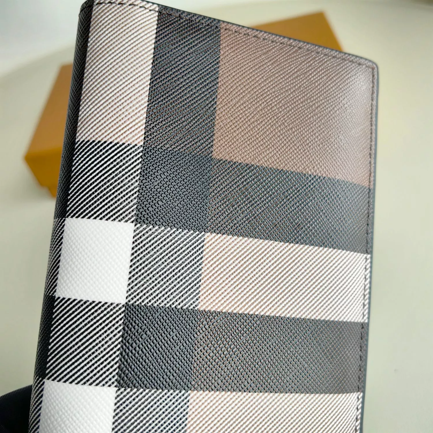 Burberry AAA Man Wallets Fashionable 1689