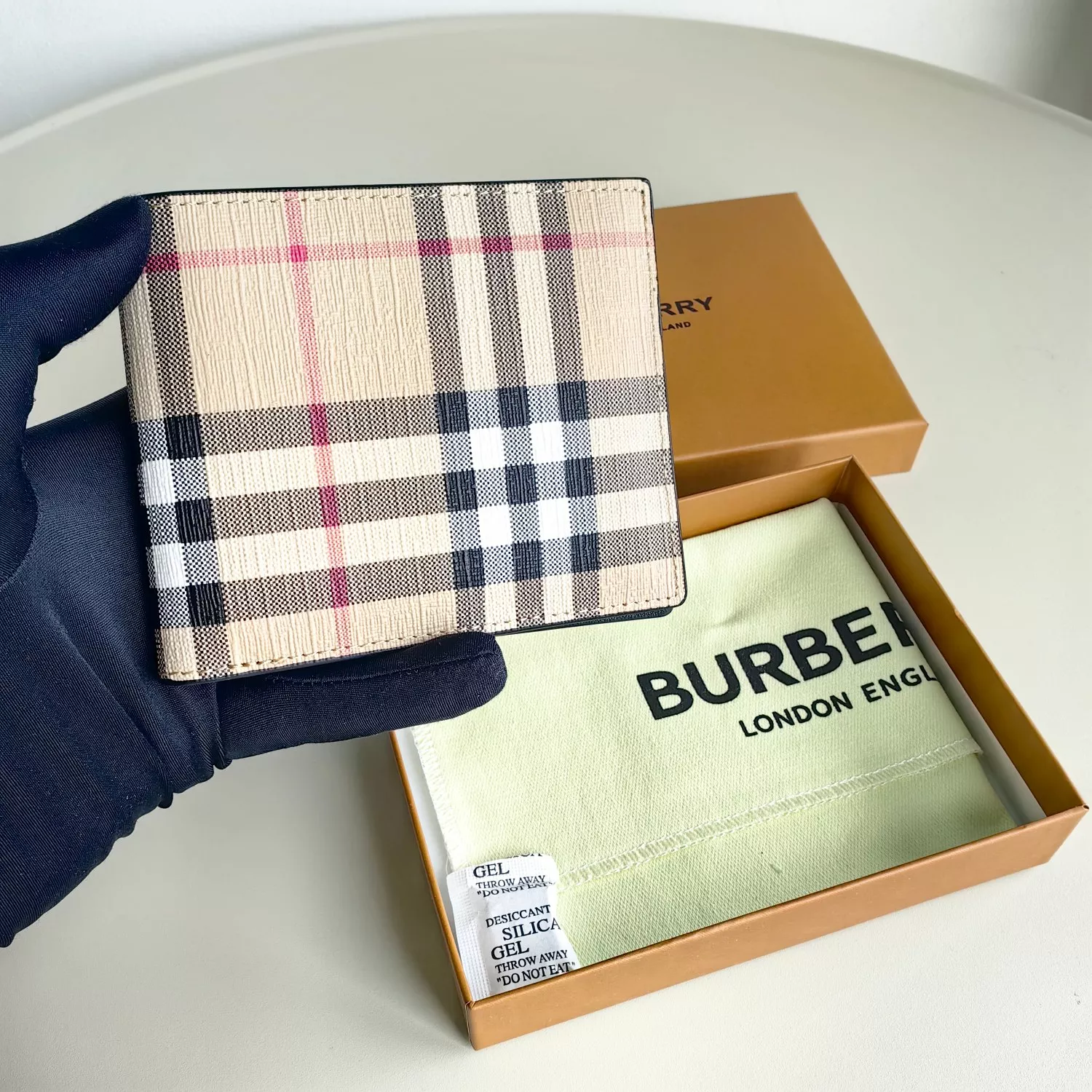 Burberry AAA Man Wallets Modern 3327