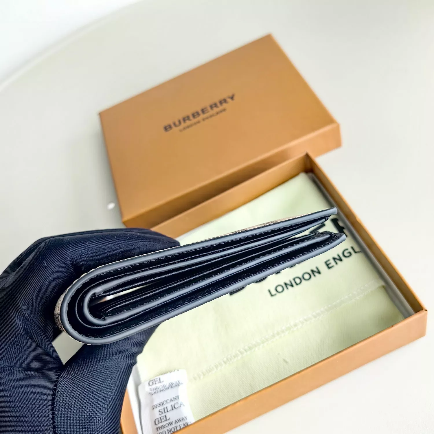 Burberry AAA Man Wallets Modern 3327