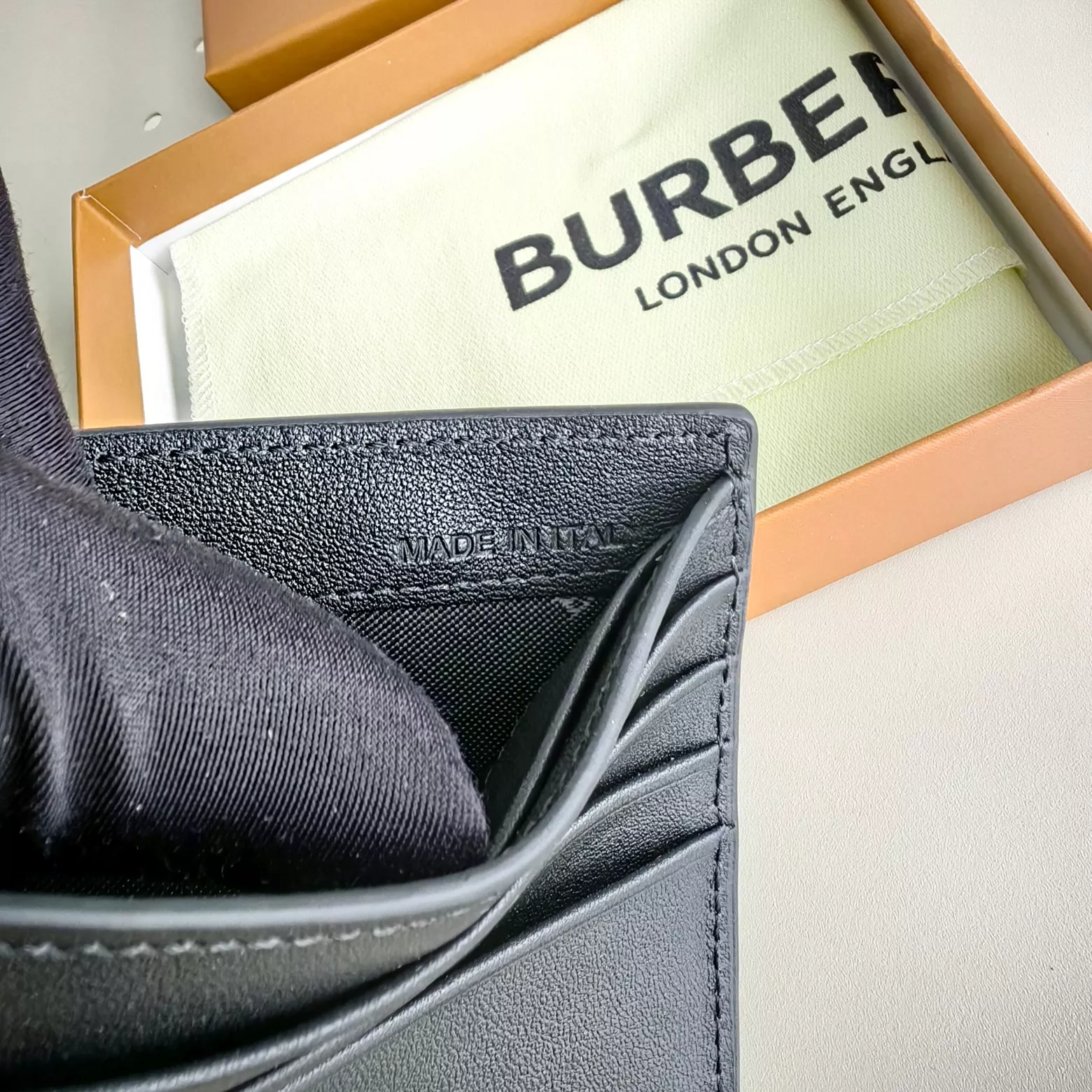 Burberry AAA Man Wallets Modern 3327