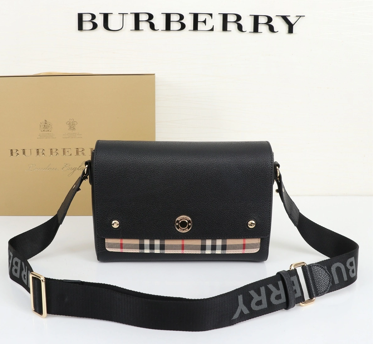 Burberry AAA Messenger Bags For Women Bright 3365