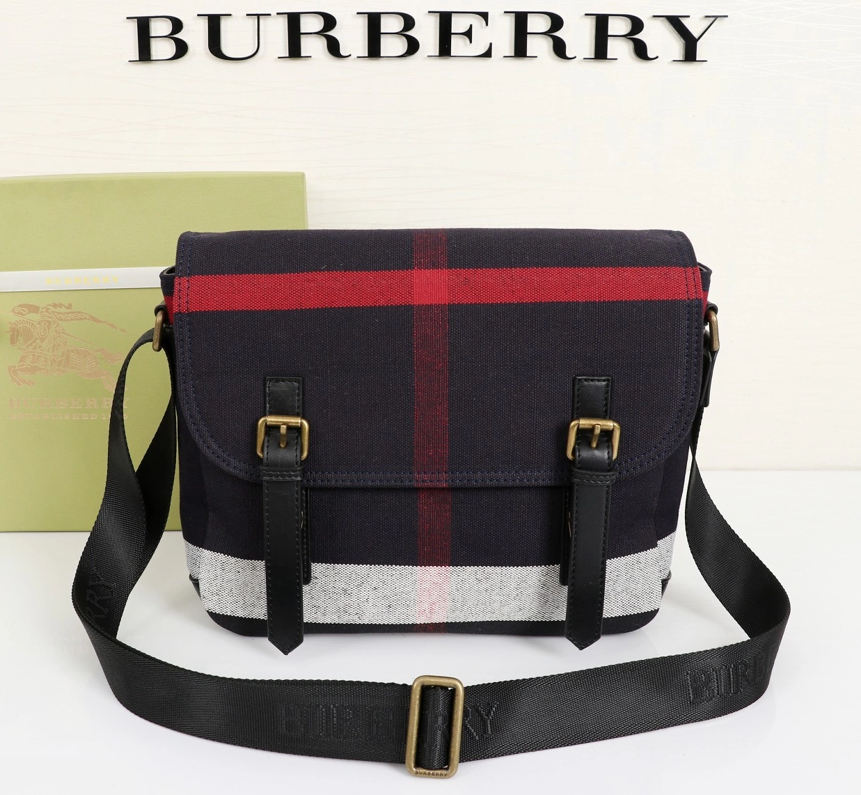 Burberry AAA Messenger Bags For Women Classic 953