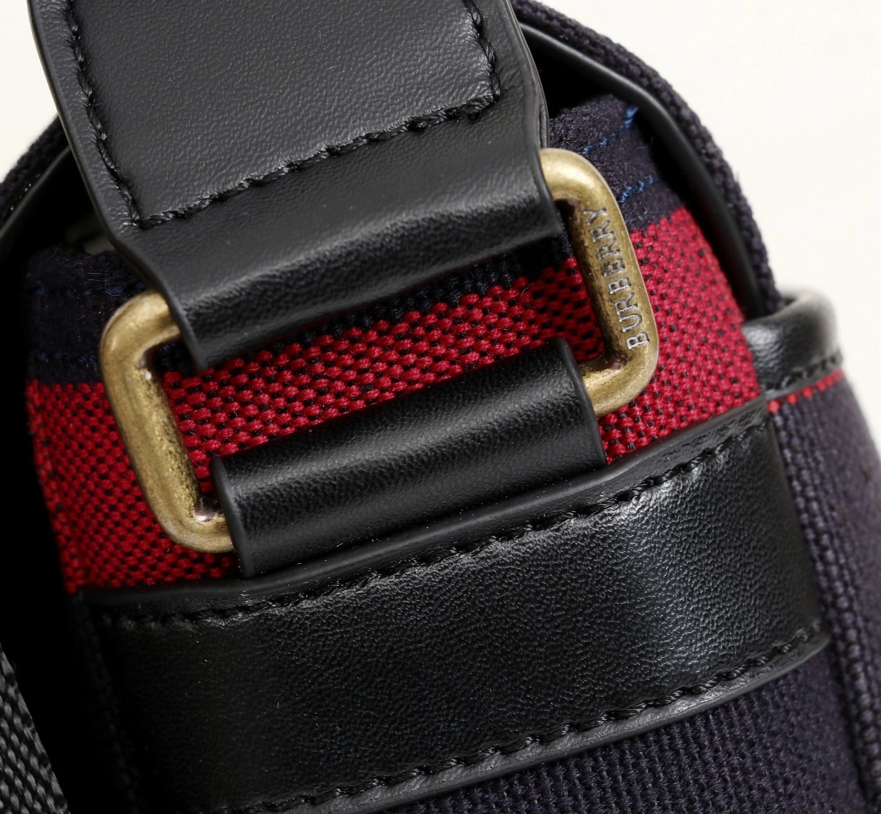 Burberry AAA Messenger Bags For Women Classic 953