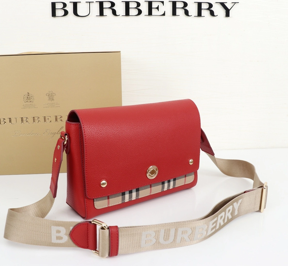 Burberry AAA Messenger Bags For Women Cozy 3198