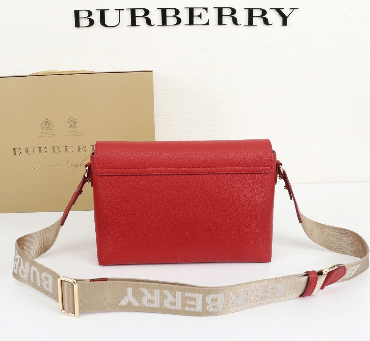 Burberry AAA Messenger Bags For Women Cozy 3198
