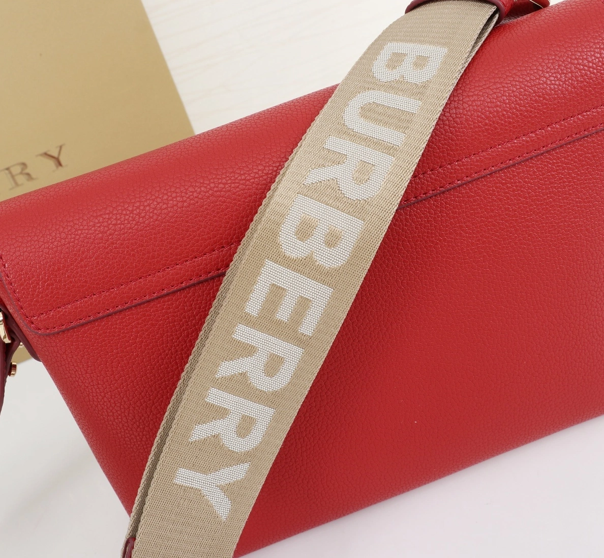 Burberry AAA Messenger Bags For Women Cozy 3198