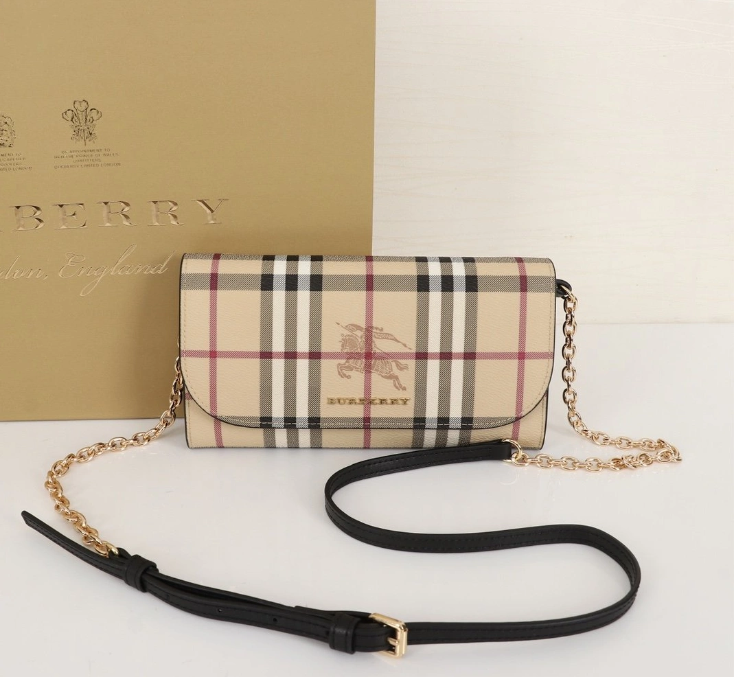 Burberry AAA Messenger Bags For Women Cozy 616