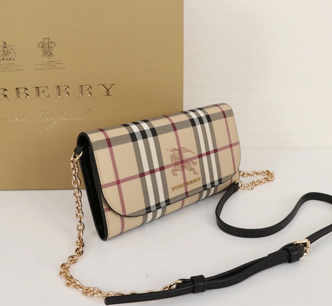Burberry AAA Messenger Bags For Women Cozy 616