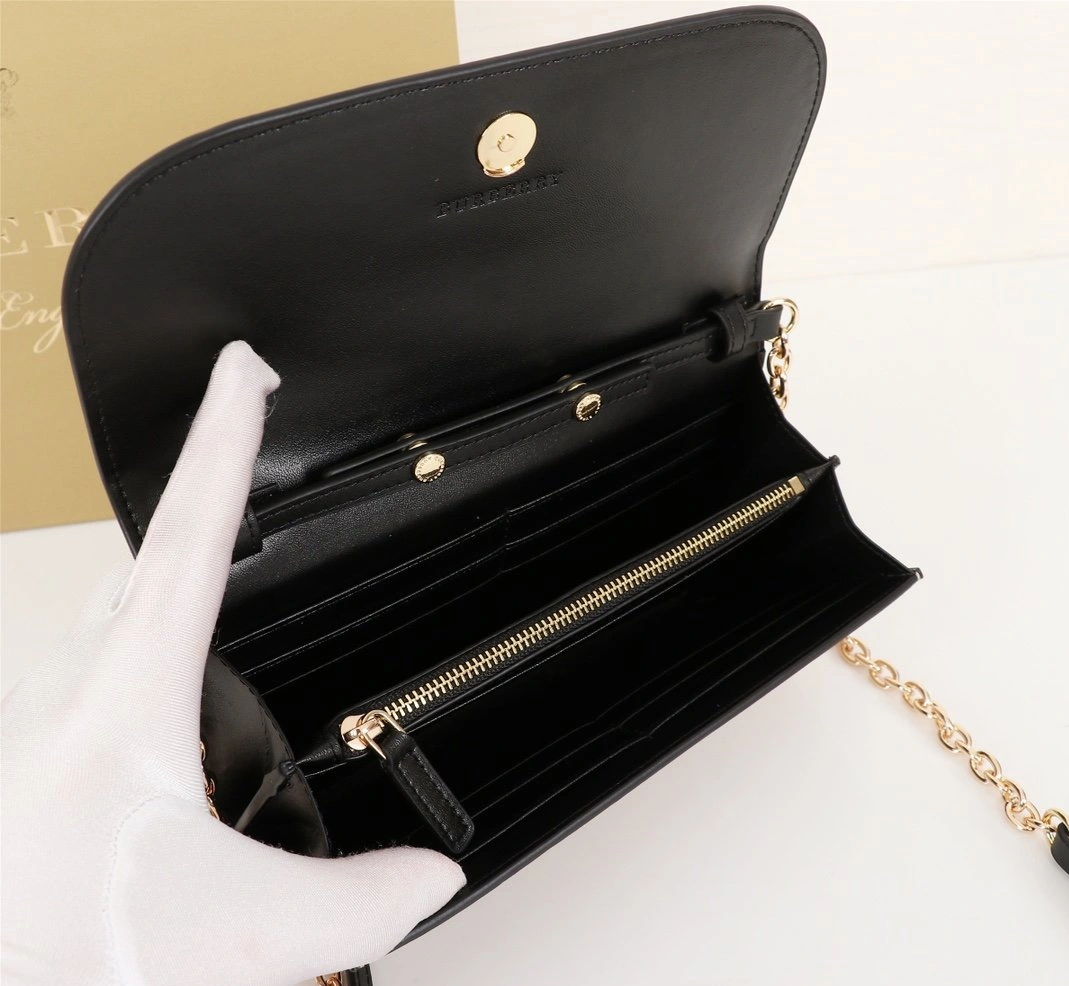 Burberry AAA Messenger Bags For Women Cozy 616