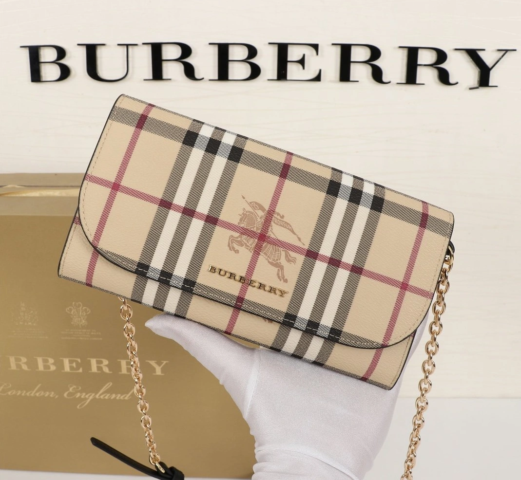 Burberry AAA Messenger Bags For Women Cozy 616