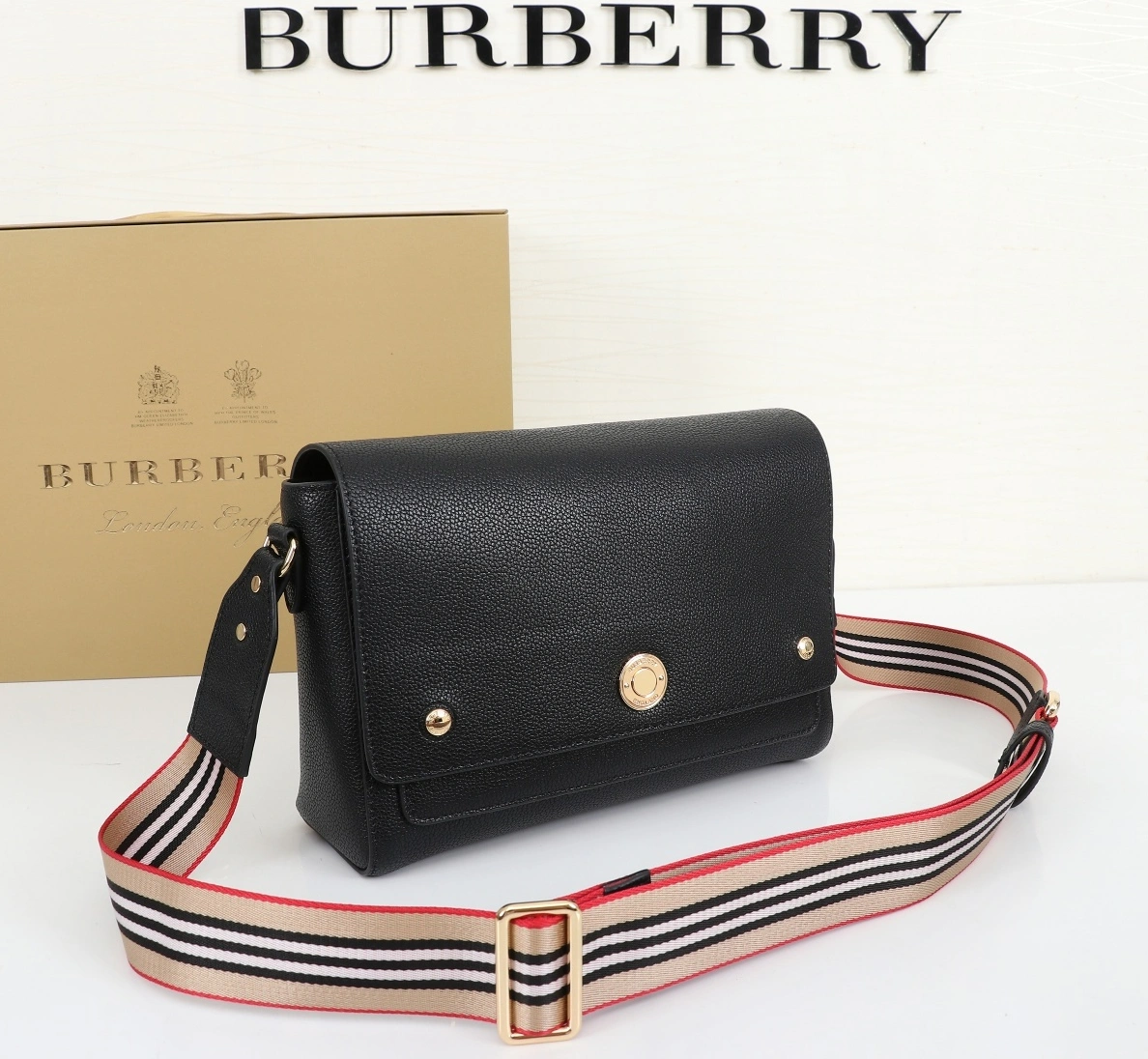 Burberry AAA Messenger Bags For Women Functional 6557