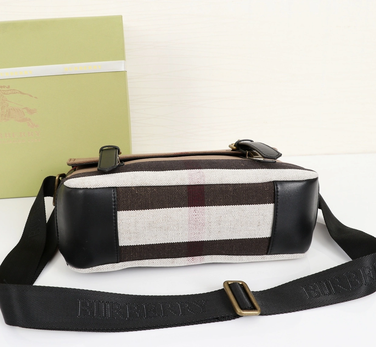 Burberry AAA Messenger Bags For Women ModernLook 2344