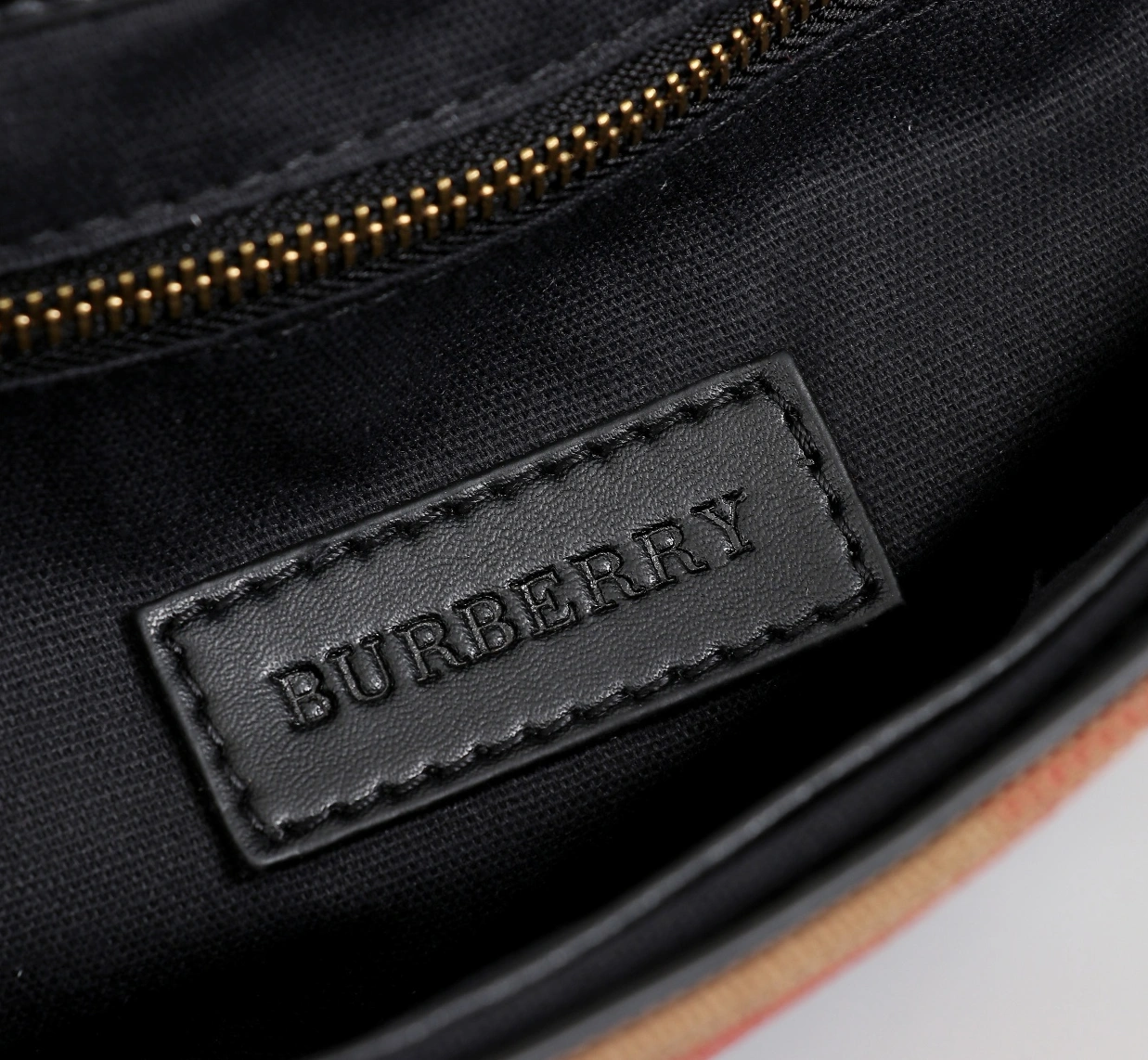 Burberry AAA Messenger Bags For Women ModernLook 2344