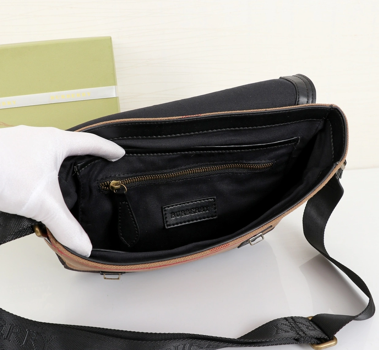 Burberry AAA Messenger Bags For Women ModernLook 2344