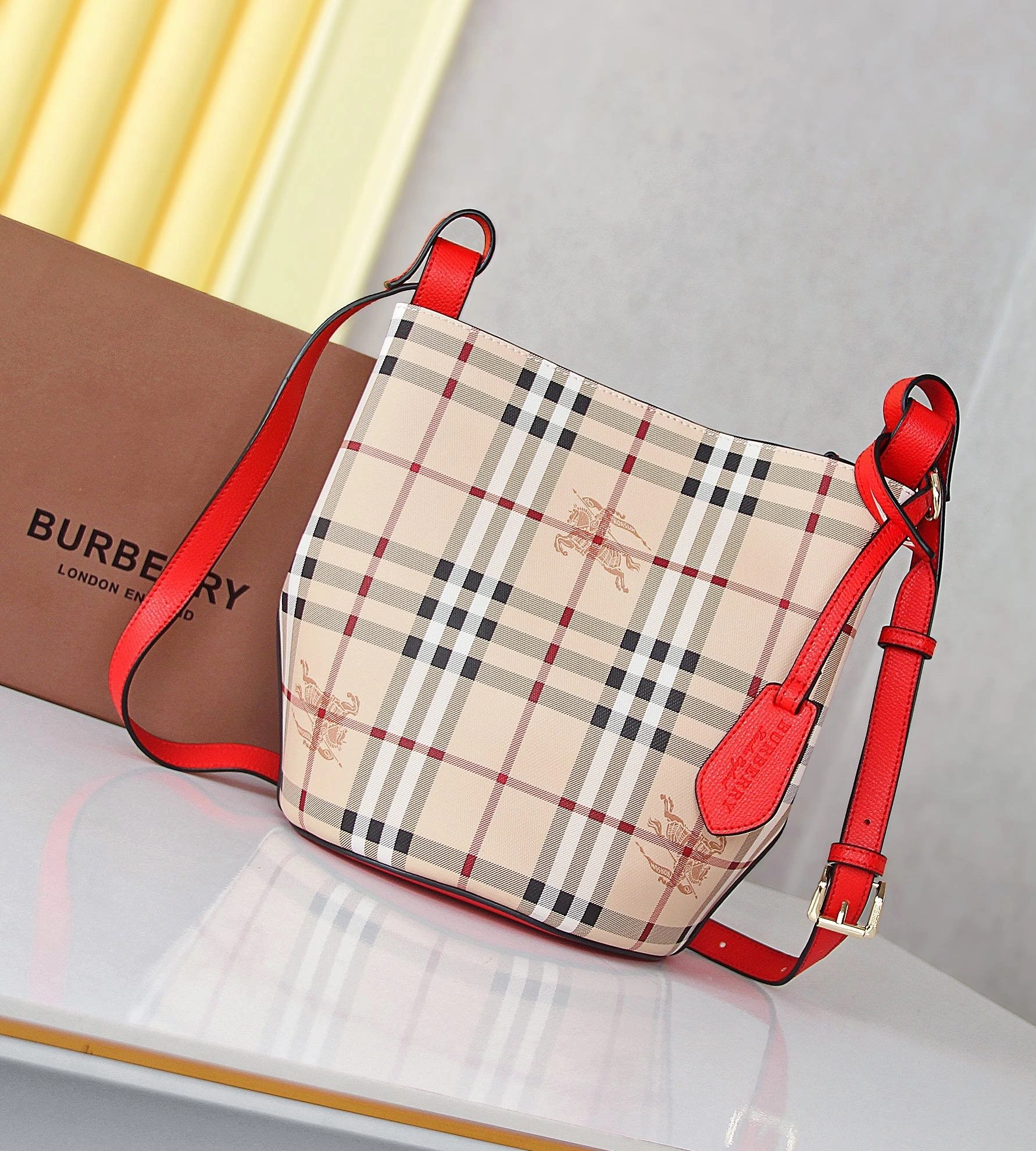 Burberry AAA Messenger Bags For Women SmartChoice 6097