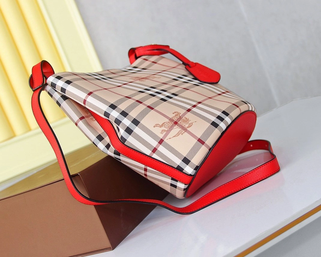 Burberry AAA Messenger Bags For Women SmartChoice 6097