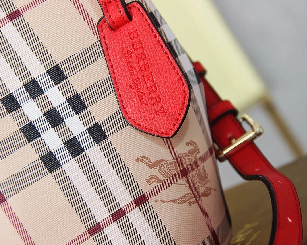 Burberry AAA Messenger Bags For Women SmartChoice 6097