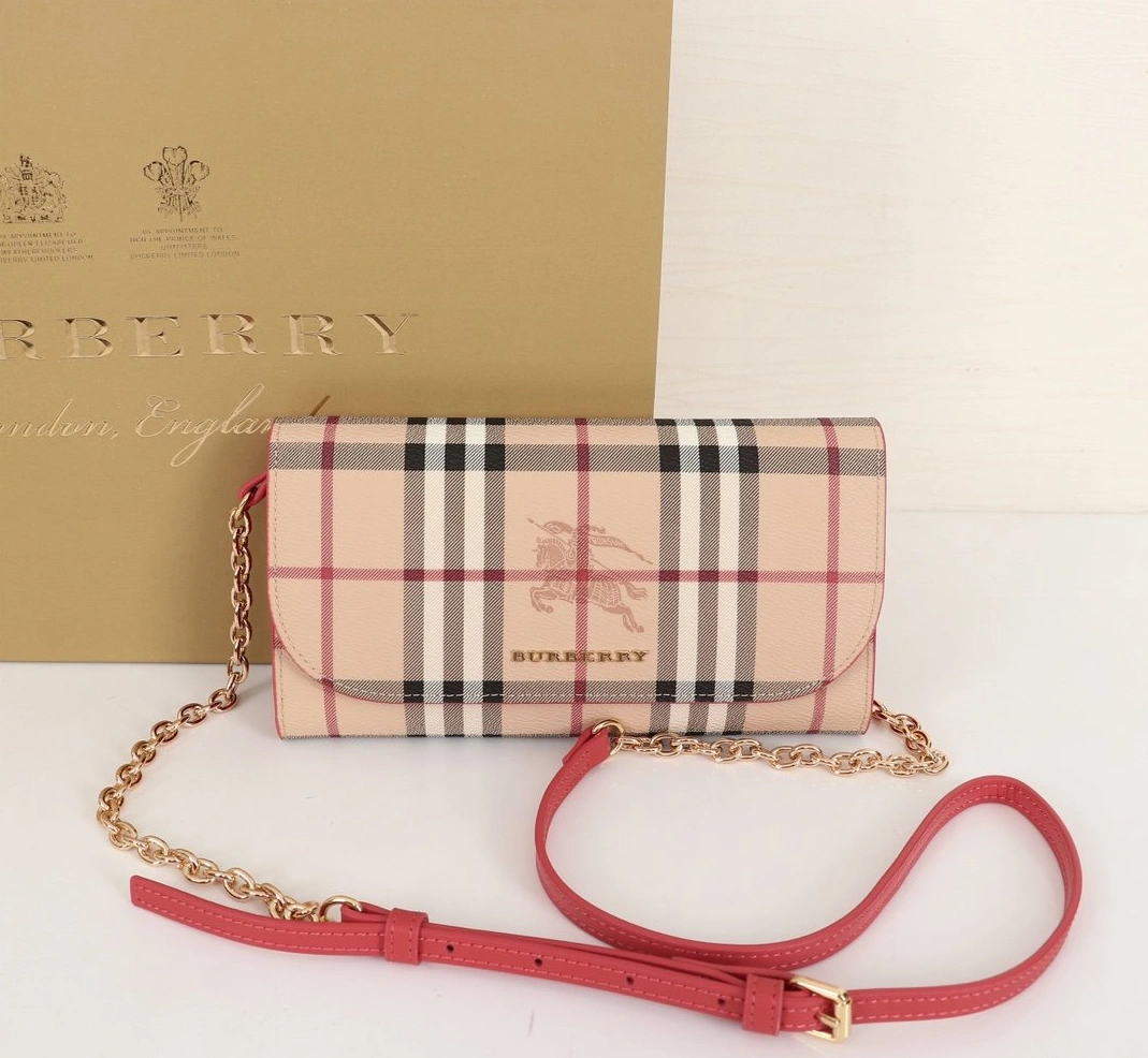Burberry AAA Messenger Bags For Women Sophisticated 6709