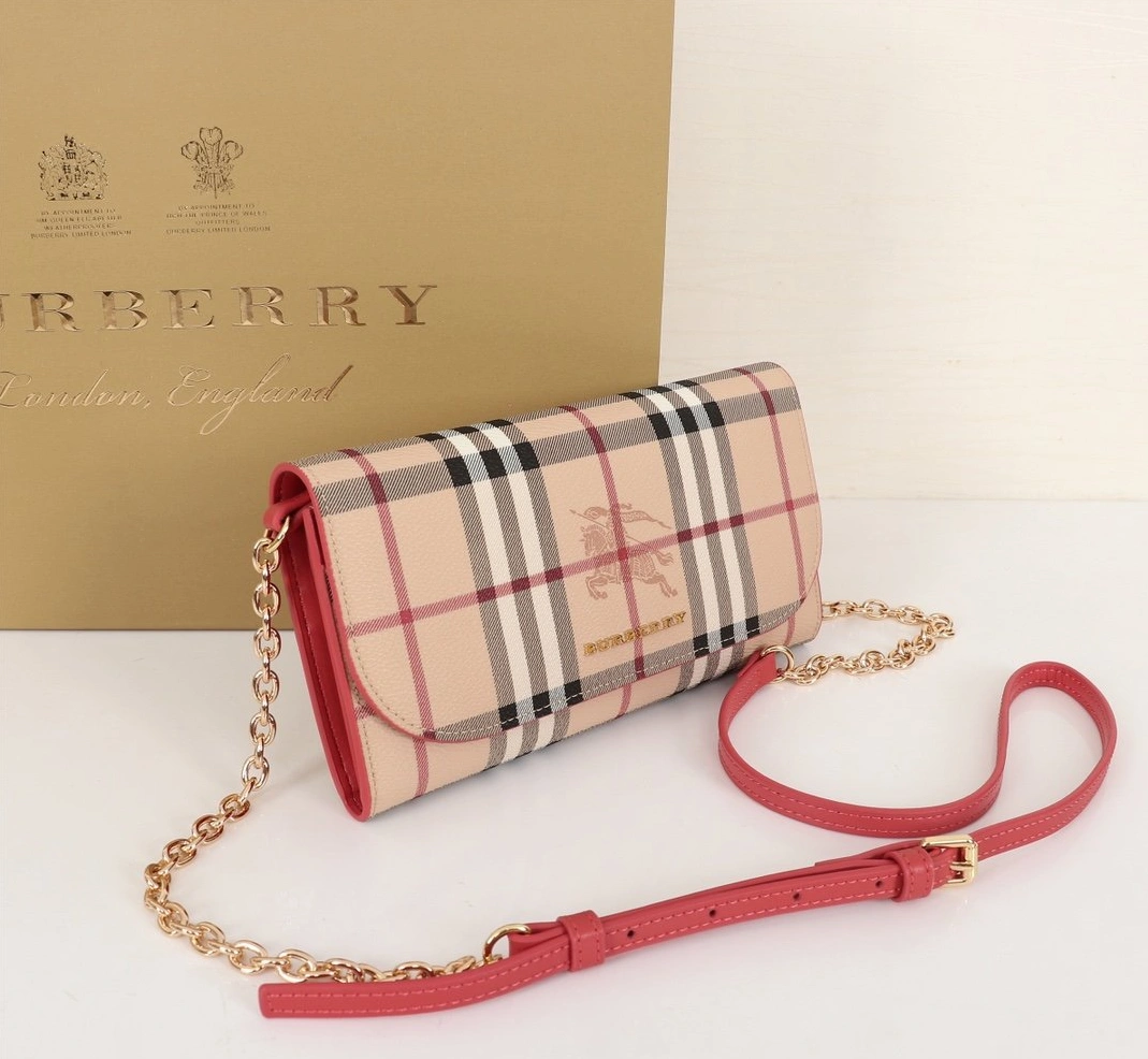 Burberry AAA Messenger Bags For Women Sophisticated 6709
