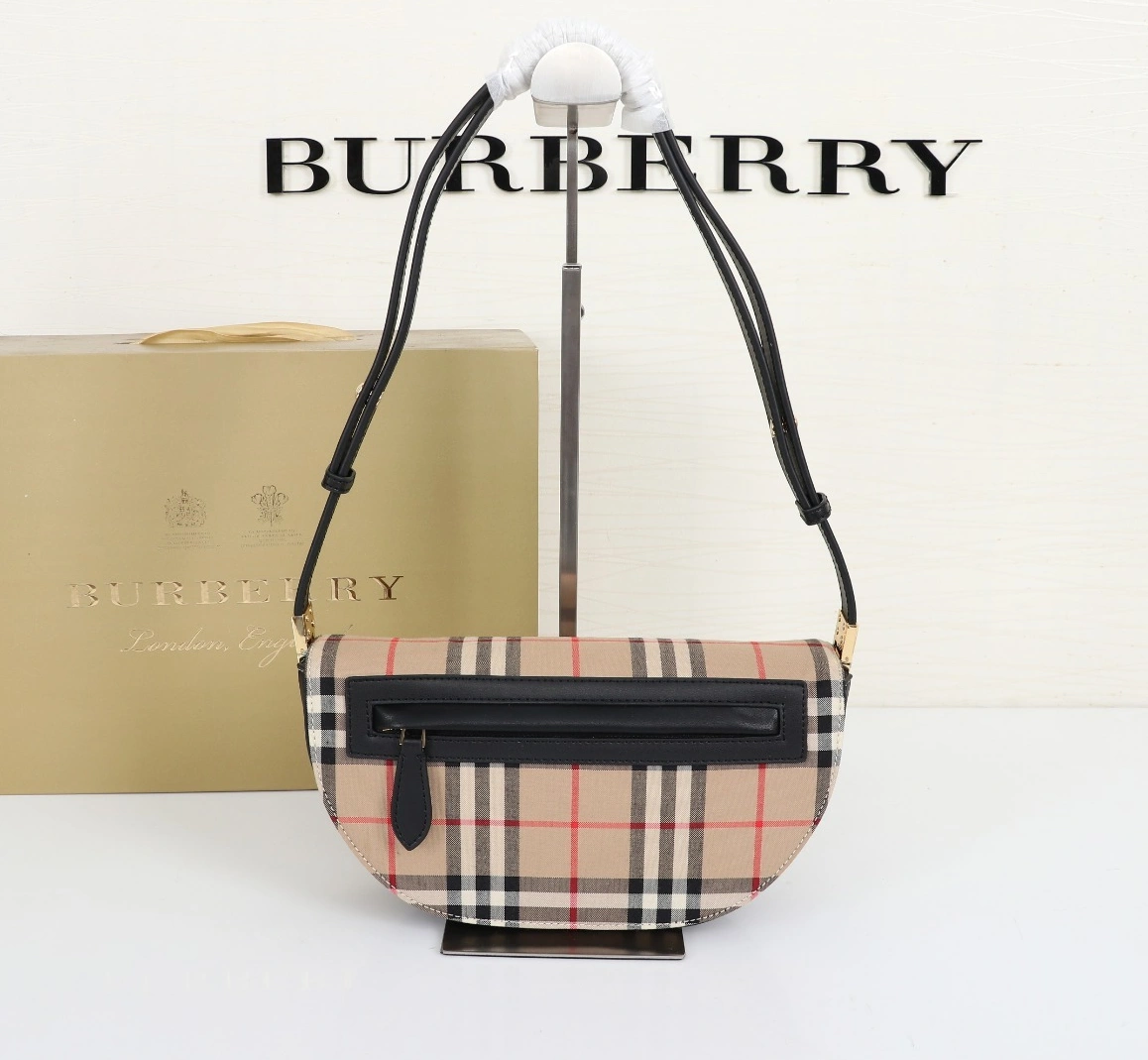 Burberry AAA Messenger Bags For Women Trendsetting 3533
