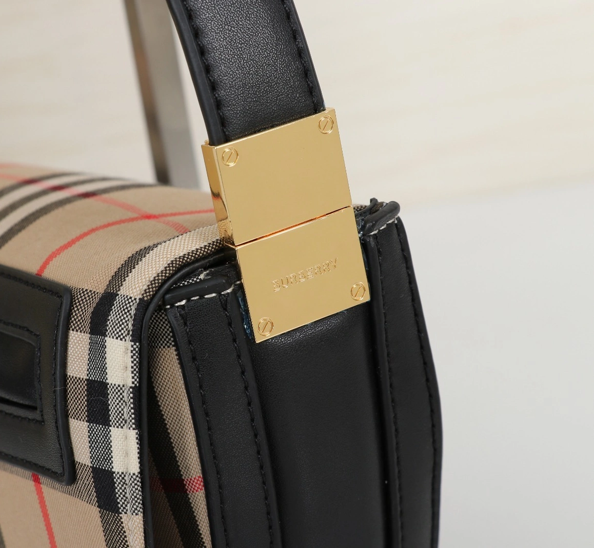 Burberry AAA Messenger Bags For Women Trendsetting 3533