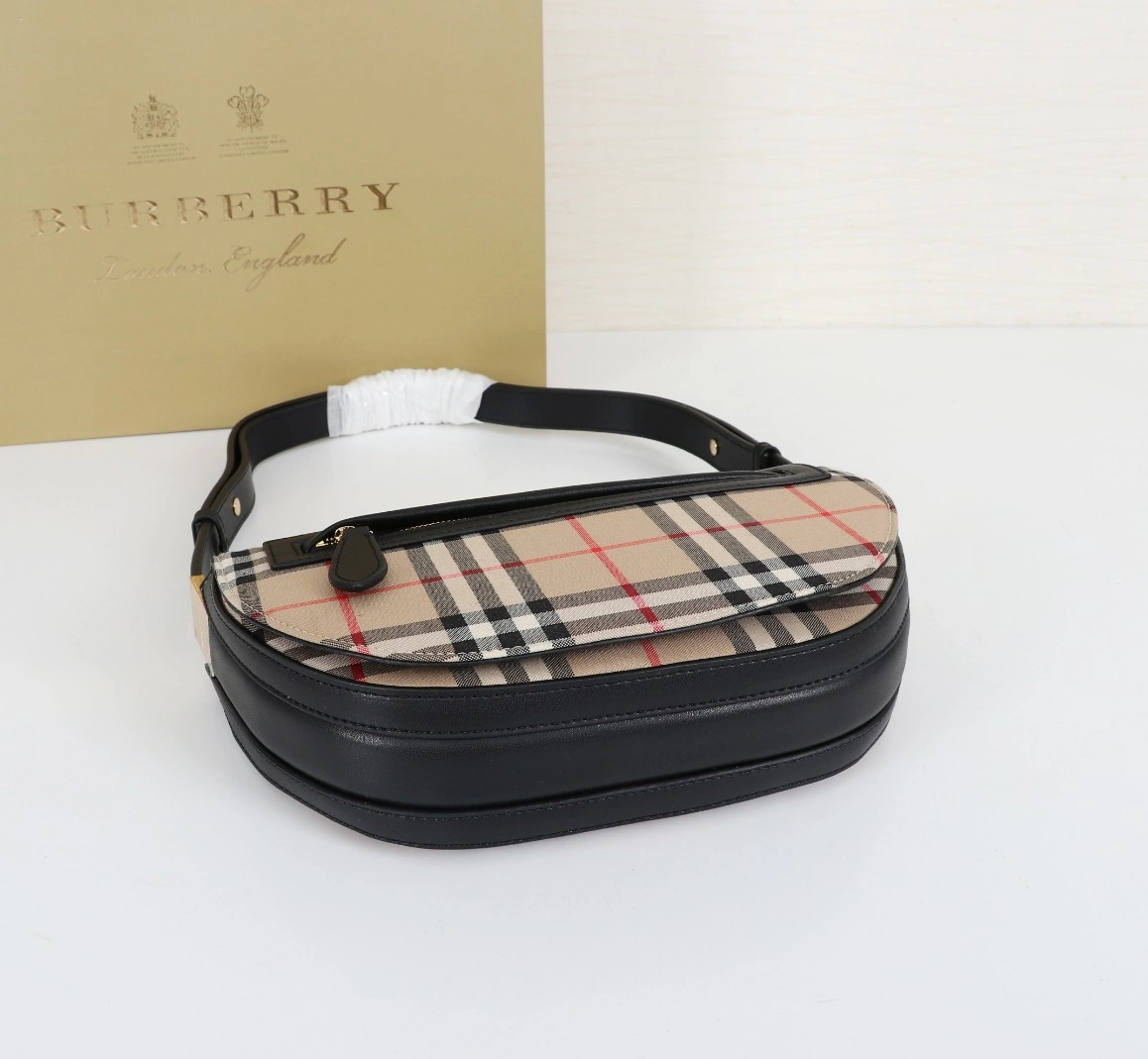 Burberry AAA Messenger Bags For Women Trendsetting 3533