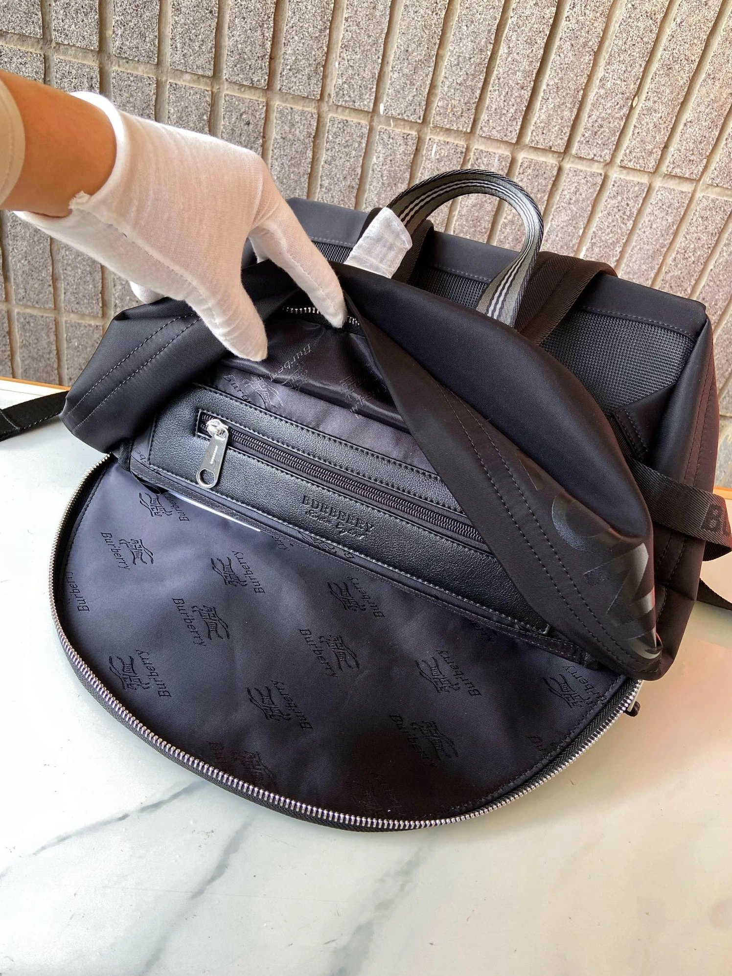 Burberry AAA Quality Backpacks For Unisex Lightweight 8099