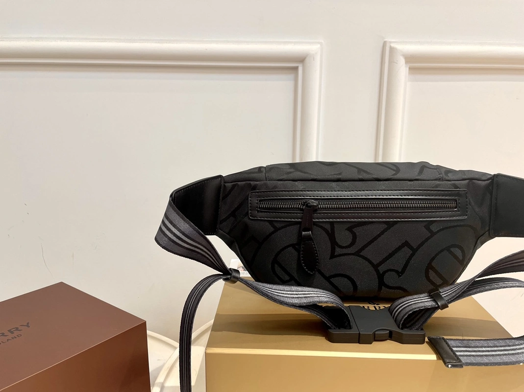 Burberry AAA Quality Belt Bags For Men EyeCatching 2581