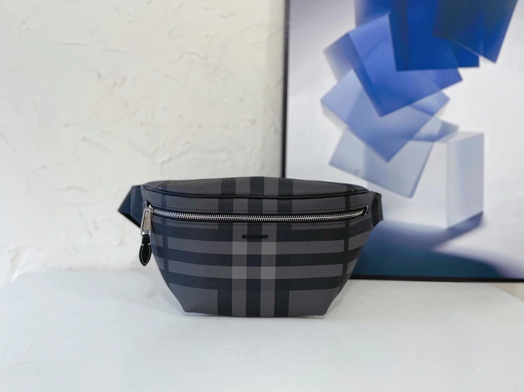 Burberry AAA Quality Belt Bags For Men WellDesigned 505