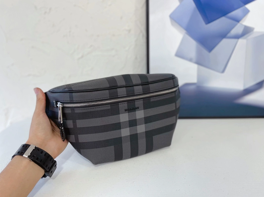 Burberry AAA Quality Belt Bags For Men WellDesigned 505