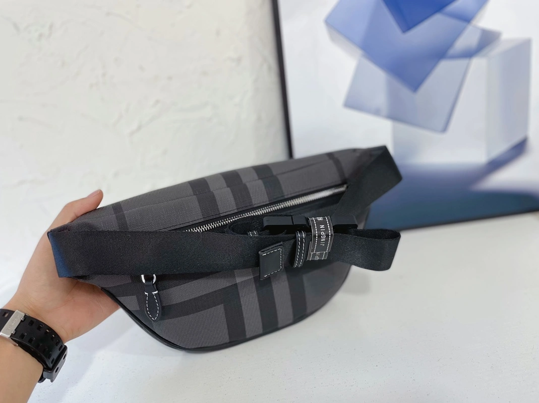 Burberry AAA Quality Belt Bags For Men WellDesigned 505
