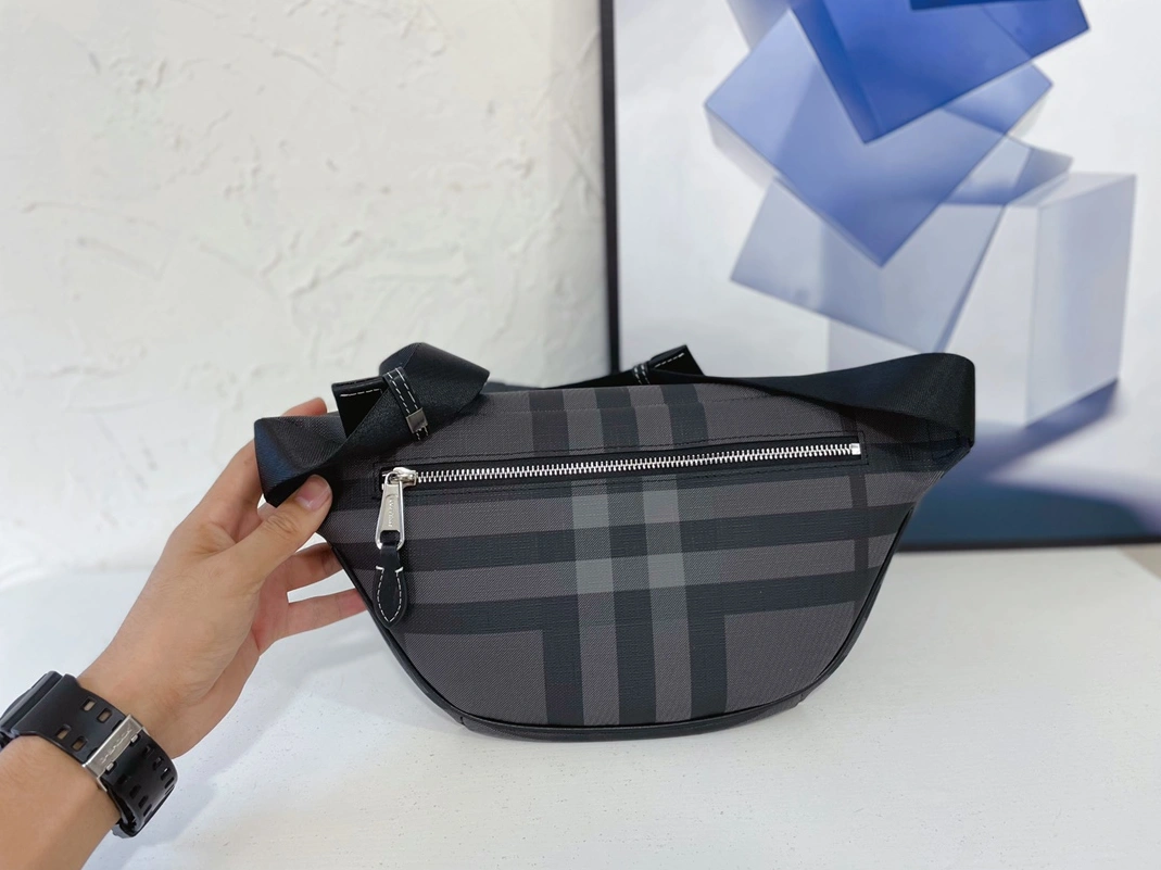 Burberry AAA Quality Belt Bags For Men WellDesigned 505