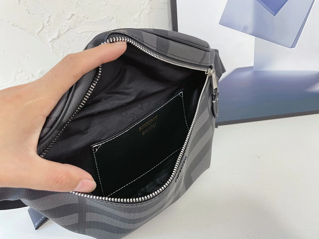 Burberry AAA Quality Belt Bags For Men WellDesigned 505