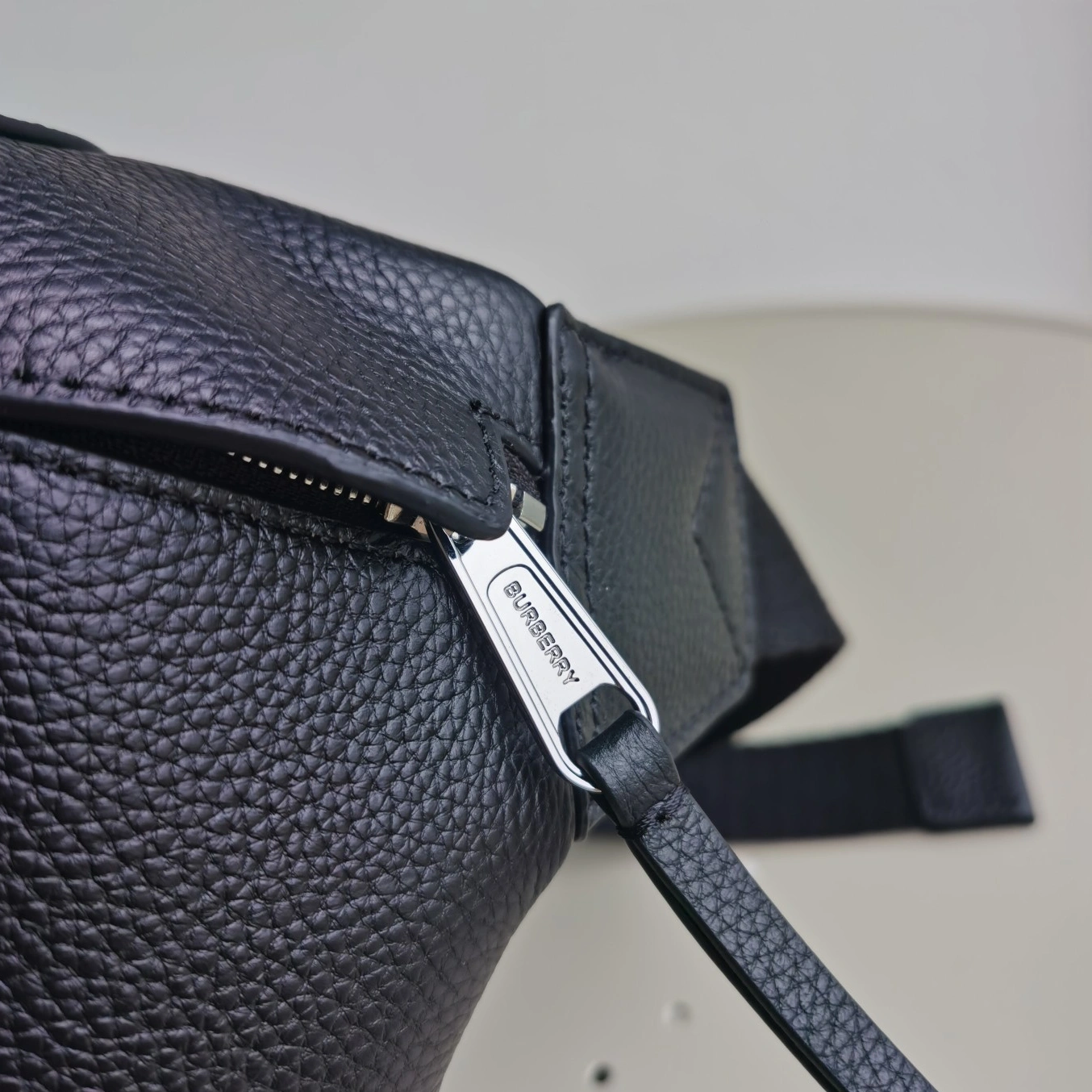 Burberry AAA Quality Belt Bags For Unisex Affordable 405