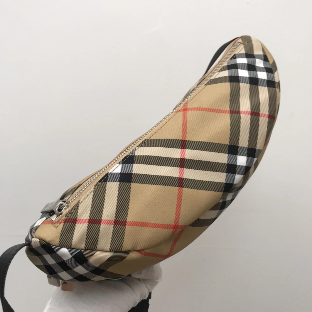 Burberry AAA Quality Belt Bags For Unisex Bright 8568