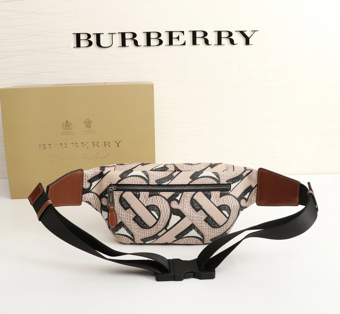 Burberry AAA Quality Belt Bags Popular 4941