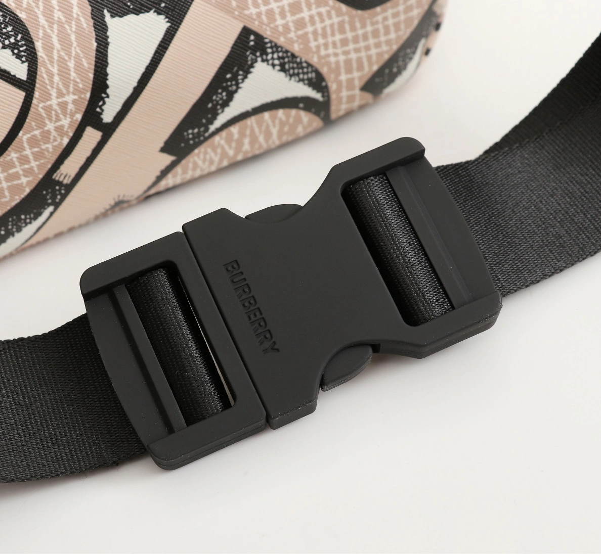 Burberry AAA Quality Belt Bags Popular 4941