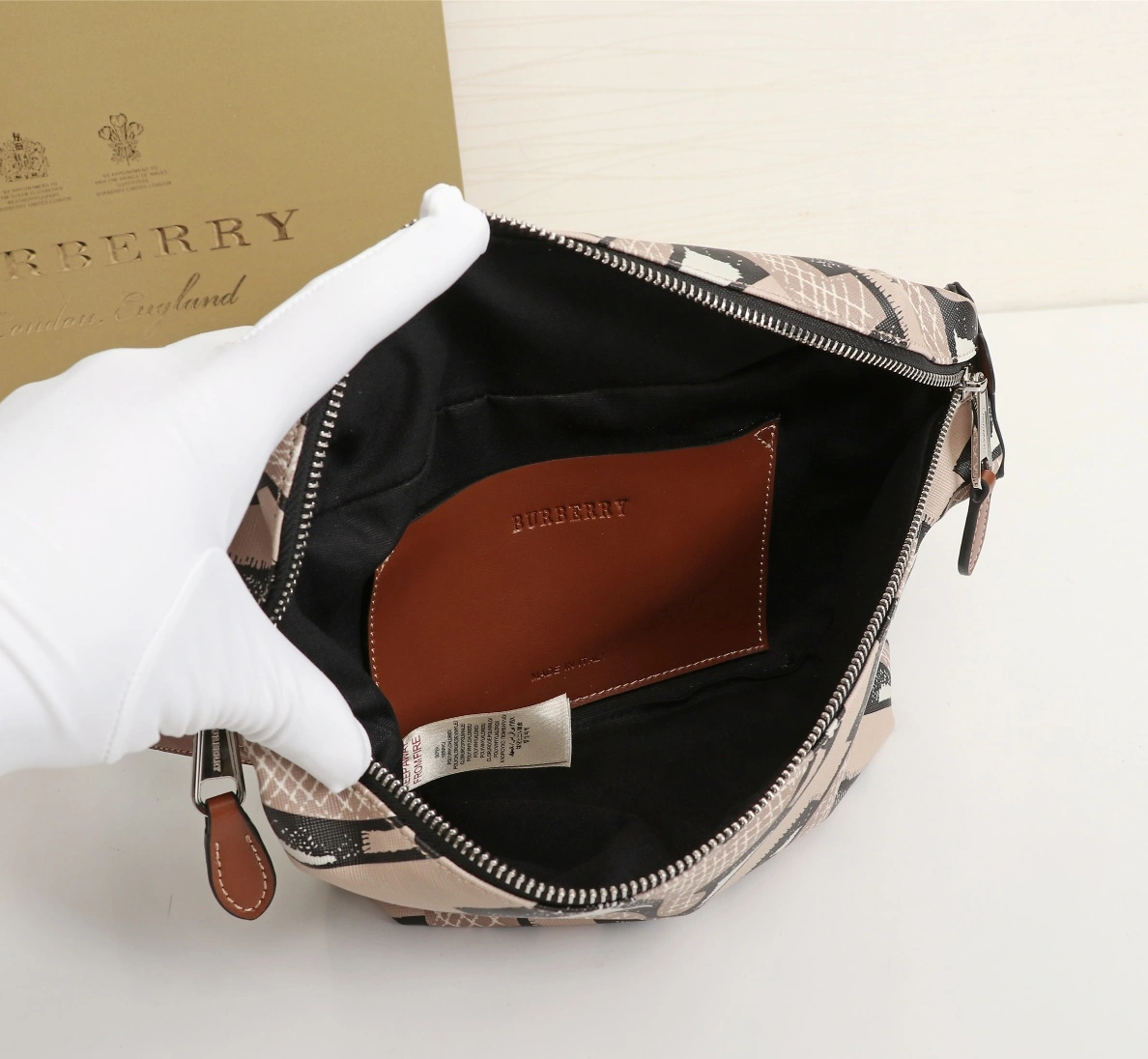 Burberry AAA Quality Belt Bags Popular 4941