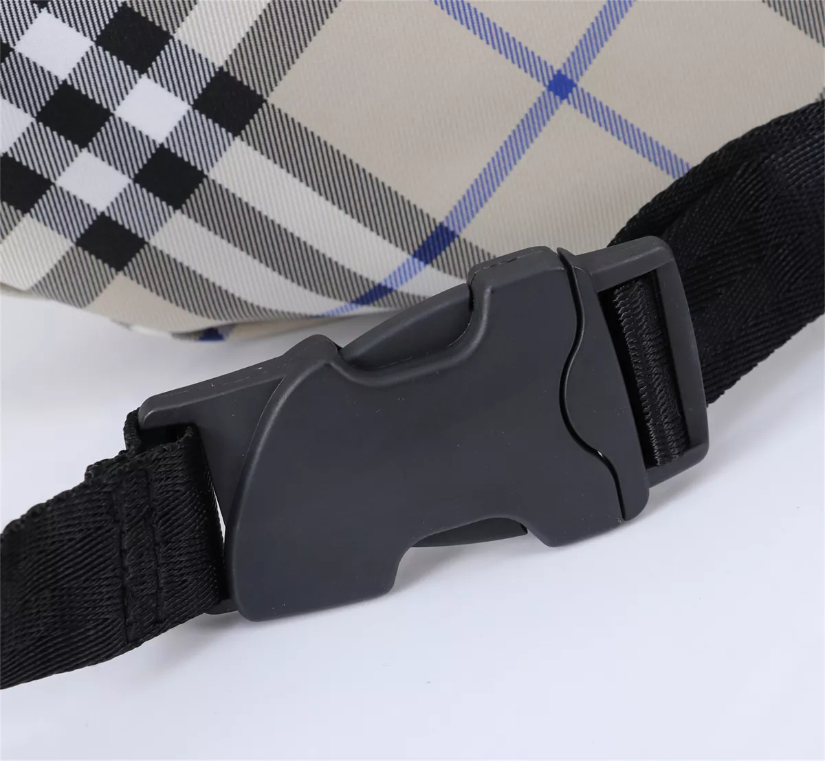 Burberry AAA Quality Belt Bags Practical 2436