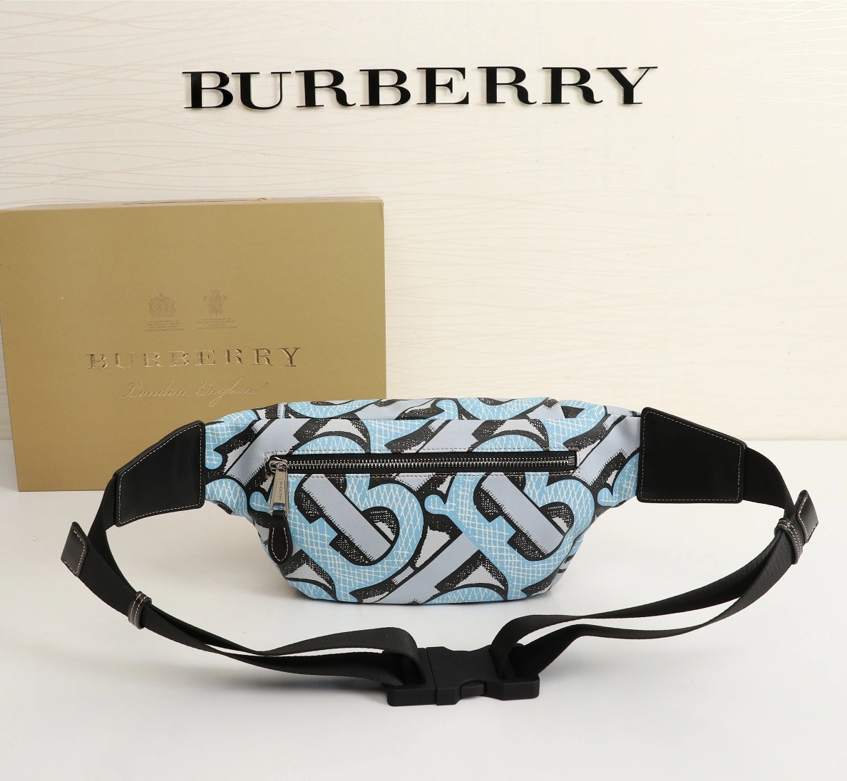 Burberry AAA Quality Belt Bags Stylish 6097