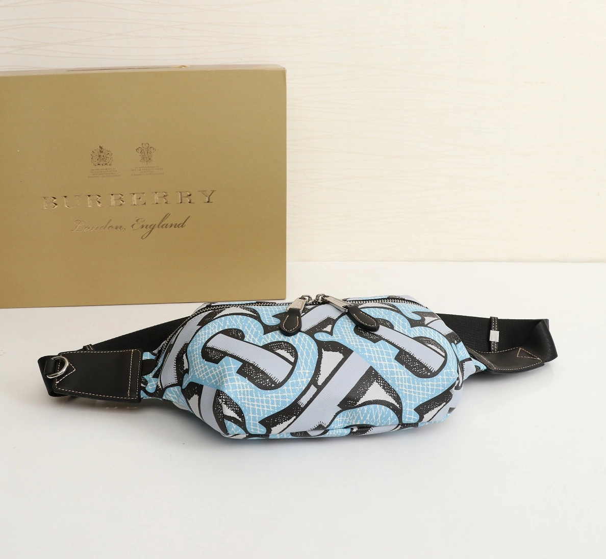Burberry AAA Quality Belt Bags Stylish 6097