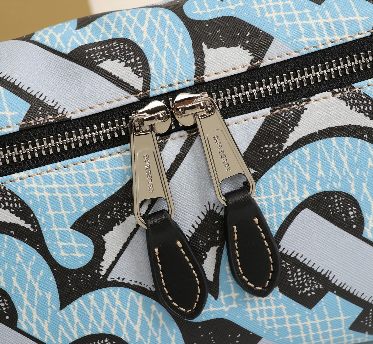 Burberry AAA Quality Belt Bags Stylish 6097