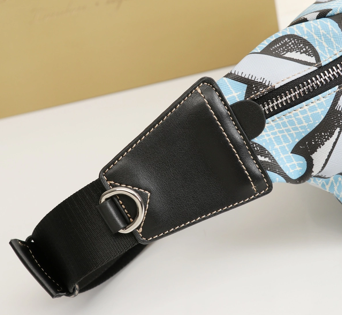 Burberry AAA Quality Belt Bags Stylish 6097